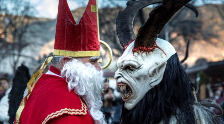 Krampus en Sinterklaas.